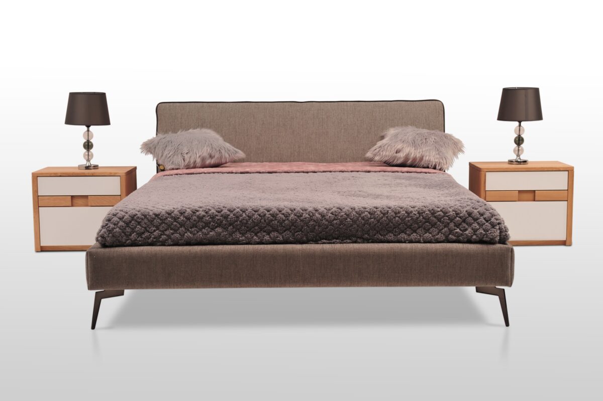 Antonio II- nowoczesne łóżko tapicerowane na wysokich nogach.