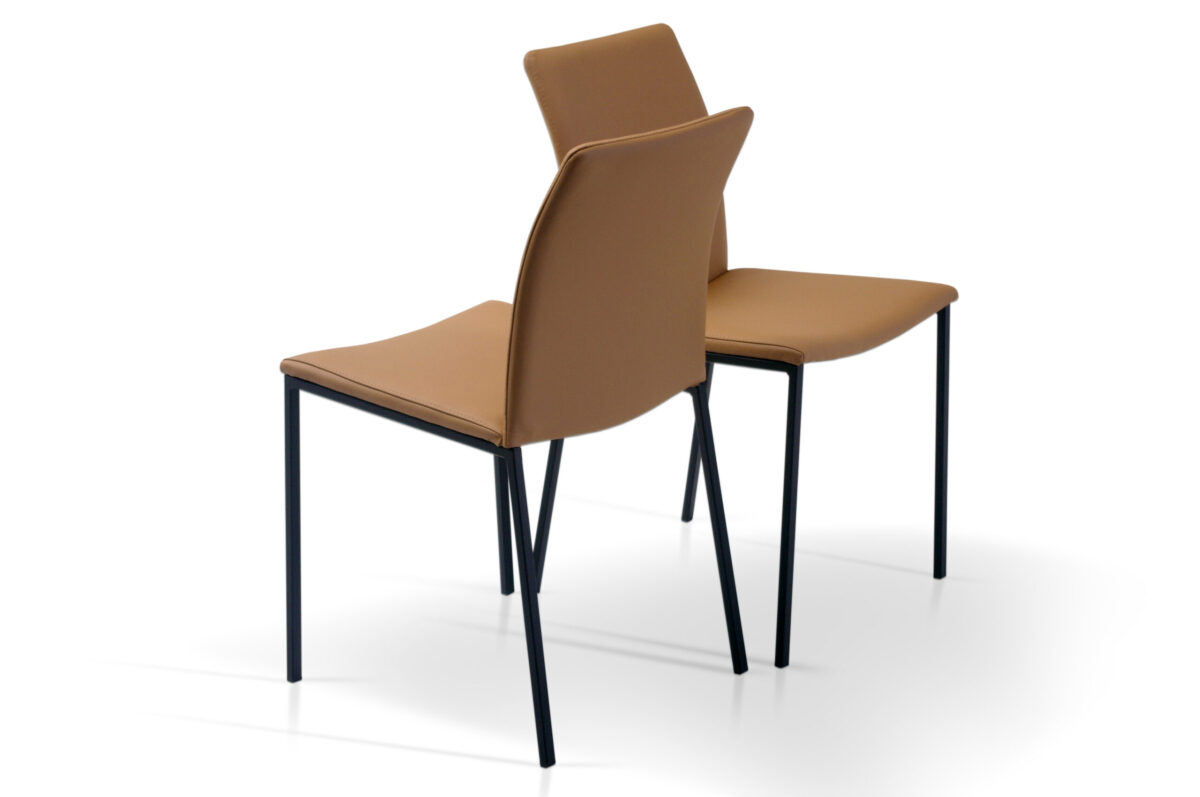 Amelia – Designerskie krzesła na metalowych nogach z naturalnej skóry
