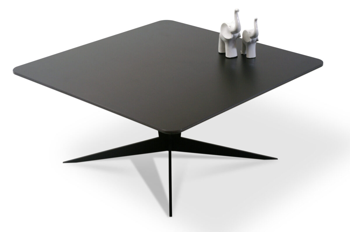 Ława B25 – kwadratowy czarny stolik kawowy z rogami o promieniu R50