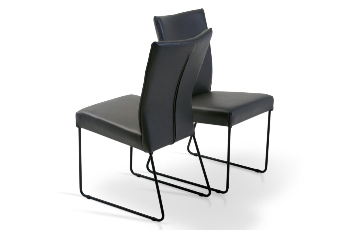 Krzesło Salamandra 1 – na metalowych czarnych płozach