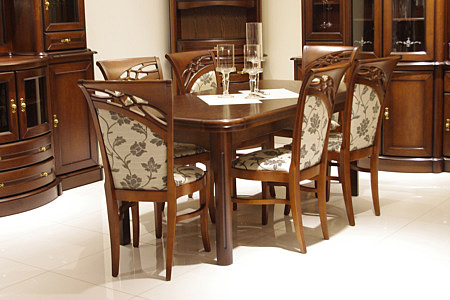 Brylant - stół klasyczny z zaokrąglonymi narożnikami z litego drewna - elegancki stół do jadalni ze zdobieniami i bogatymi elementami dekoracyjnymi - krzesła z litego drewna tapicerowane jasną tkaniną ze wzorem florystycznym