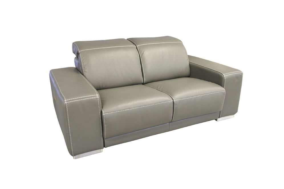 Domino - szara sofa skórzana z podnoszonymi zagłówkami, tapicerka mebla szara skóra naturalna, metalowe nogi, grube masywne boki