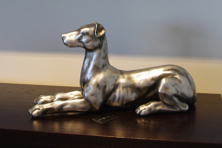 Figurka metalowego psa