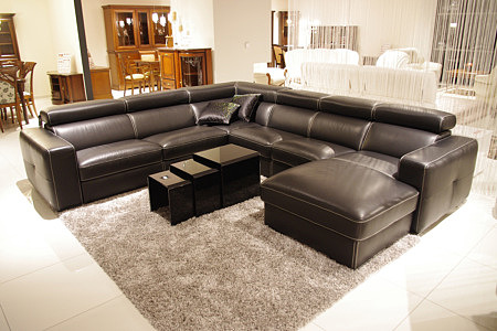 Genesis czarna skórzana sofa z funkcją spania