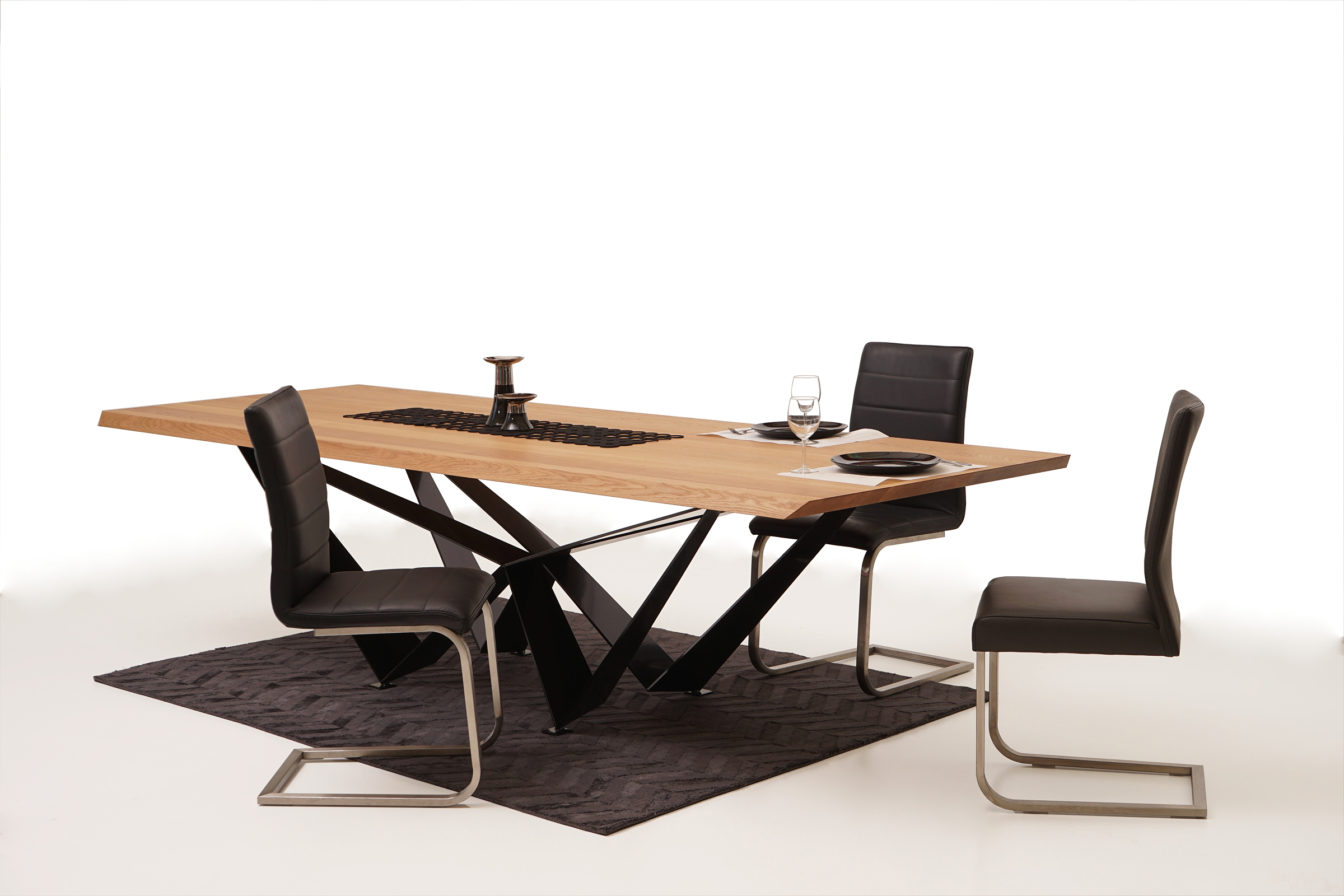 Nuvo nowoczesny salon aranżacja z krzesłami metalowymi skórzanymi