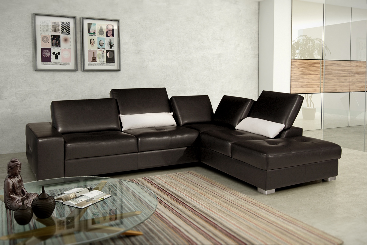 Passione aranżacja wizualizacja salonu z brązowym wypoczynkiem z pikowanymi siedziskami