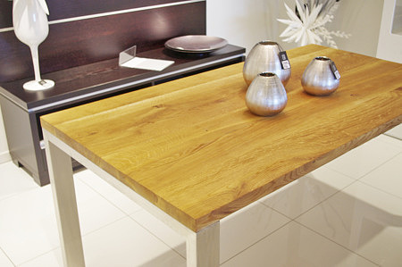 Stół metalowy z blatem z litego drewna dębowego