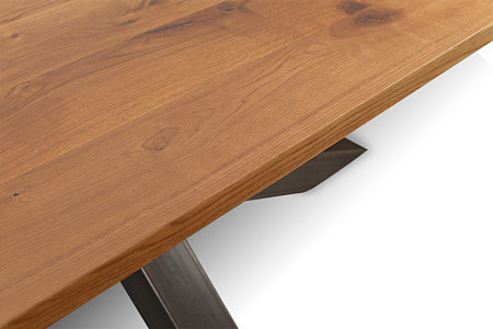 Bazalt detal zbliżenie blatu stołu z litego drewna