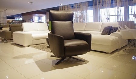 Elegancki fotel skórzany brązowy z funkcją relax