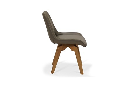 Skórzane krzesło na drewnianych nogach z wysokim oparciem