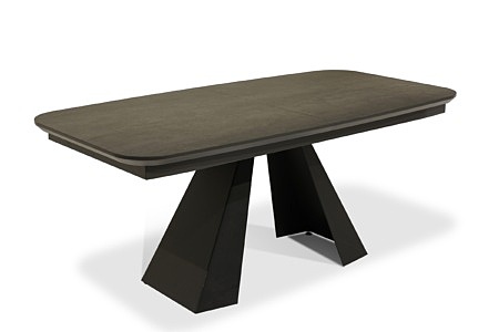 Stół do jadalni w nowoczesnym stylu na czarnych nogach z blatem z zaokraglonymi brzegami wykonanym ze spieku kwarcowego firmy Laminam