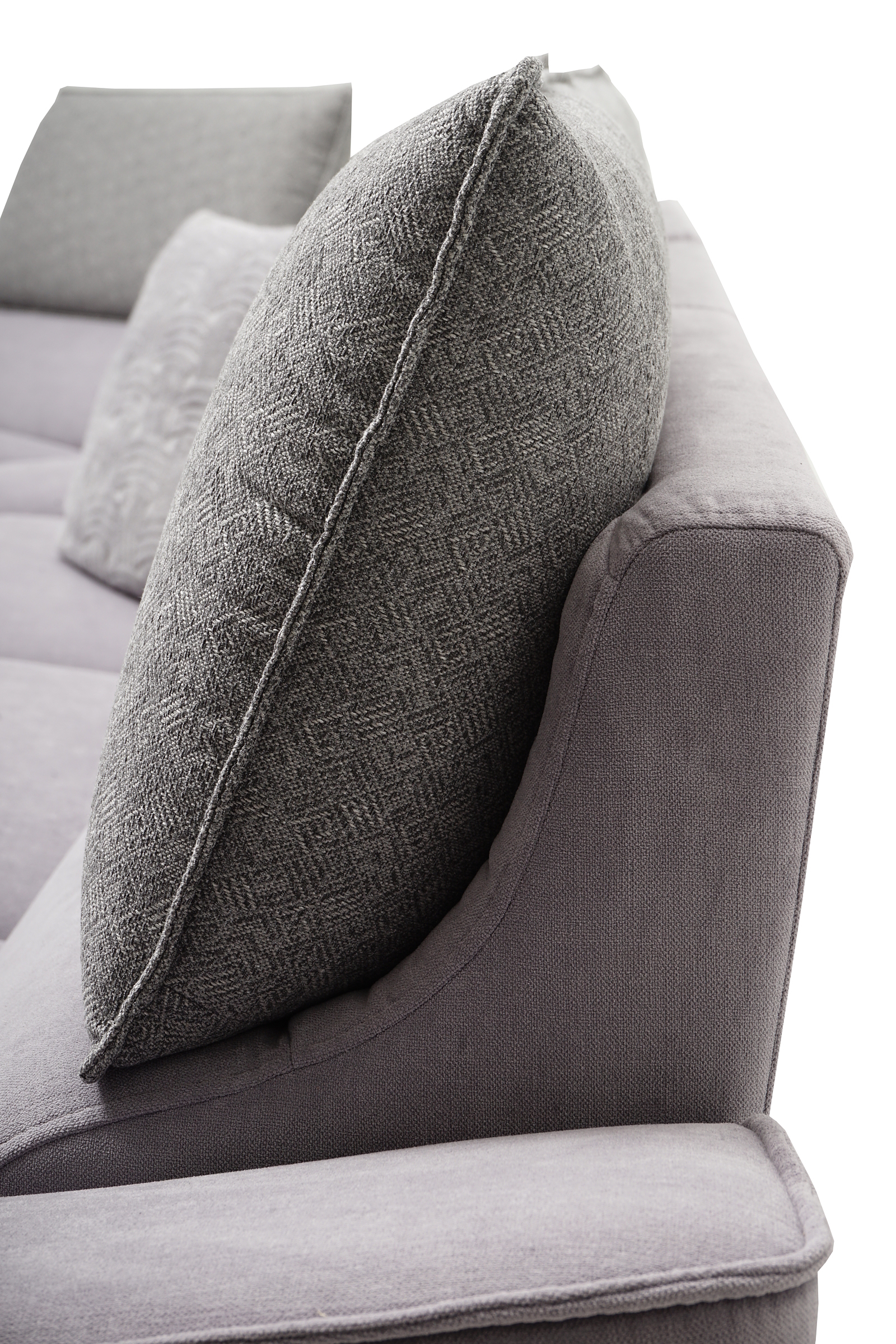 Aviva eleganckka poduszka szara jako element dekoracyjny sofy
