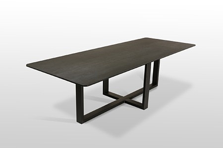Duży stół do nowoczesnego salonu wykonany ze spieku kwarowego na metalowej ramie, jest niezwykle stabilny i funkcjonalny