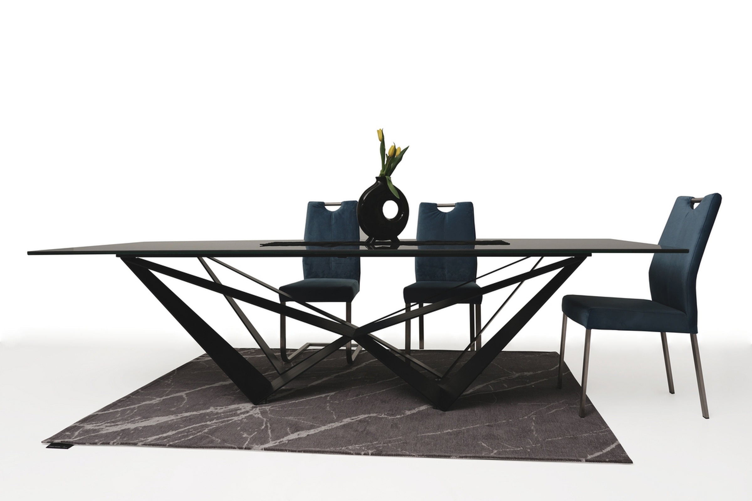 Duży stół z polerowanego spieku z metalowymi nogami01