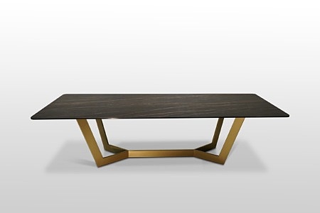 Nowoczesny stół na zlotej nodze z blatem ze spieku kwarcowego w brązowym kolorze, idealny do duże jadalni