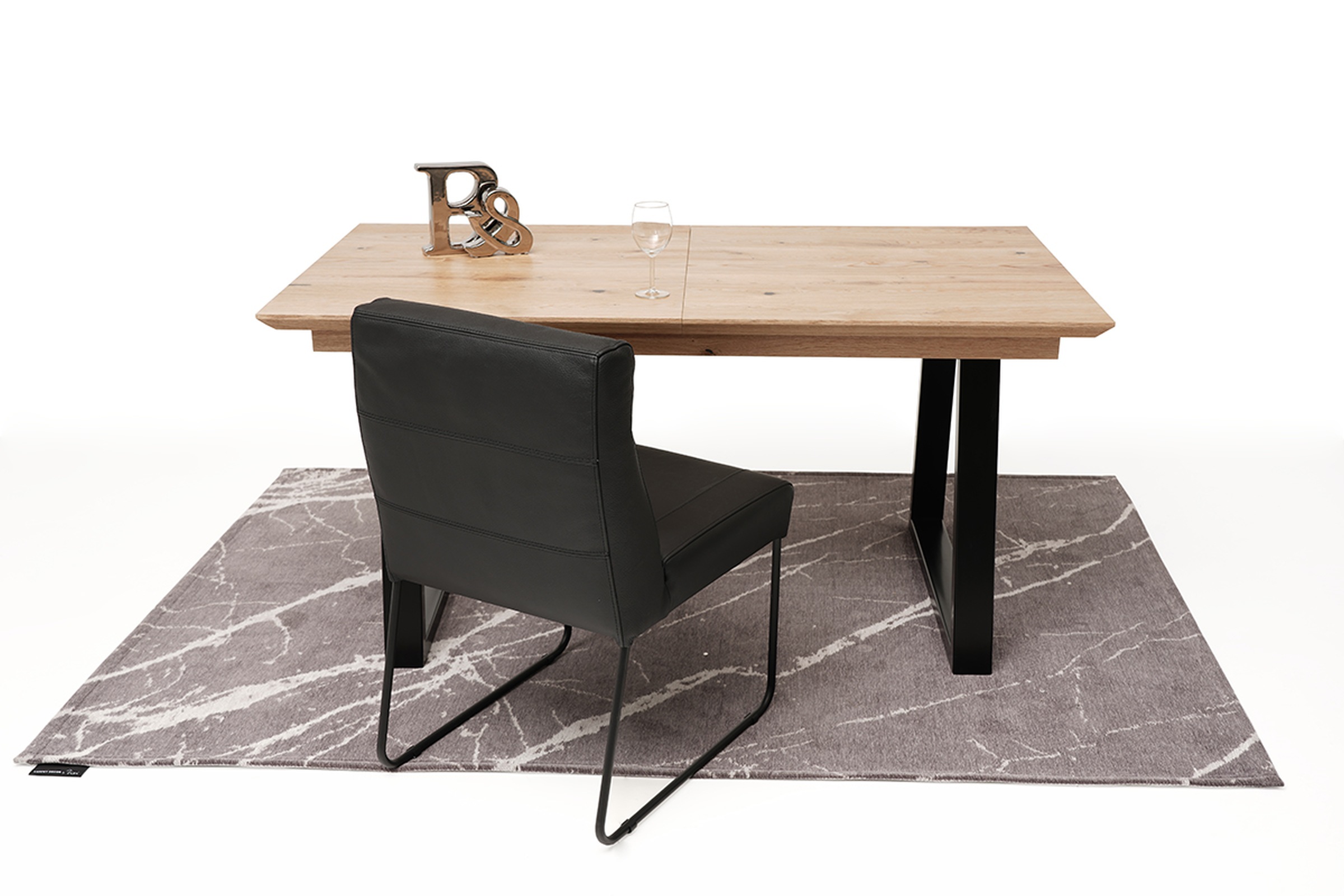 Roskładany stół z metalowymi nogami z drewnianym blatem1