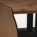 Stół z metalowymi nogami z blatem z drewna01