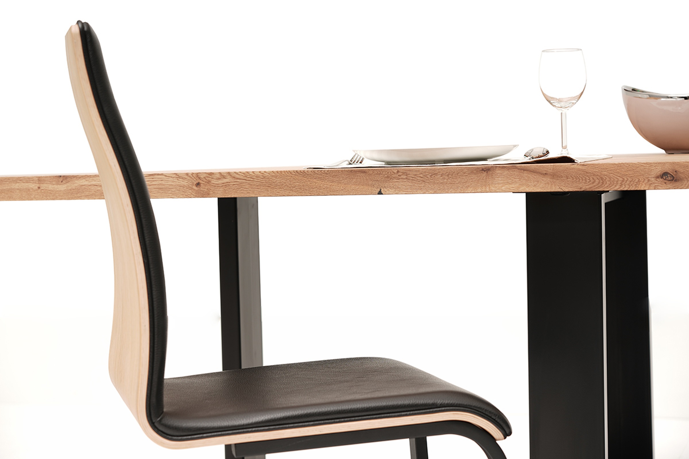 Stół z metalowymi nogami z blatem z drewna06