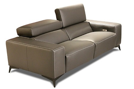 Designerska sofa ze skóry - wysokogatunkowa skóra włoska - kanapa na czarnych metalowych nóżkach satynowanych, z funkcją relax i regulowanymi zagłówkami