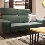 Sofa skórzana zielona - nowoczesny design sofy z grubymi bokami, metalowymi nogami i regulowanymi zagłówkami