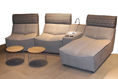 Zestaw moduły mebli wypoczynkowych do nowoczesnego salonu, modułowe fotele tapicerowane, beżowe