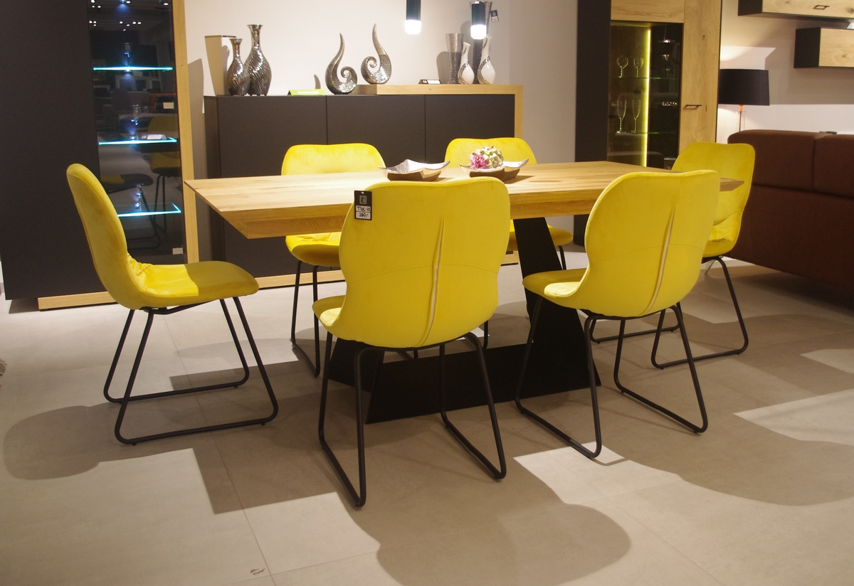 Krzesła żółte nogi czarne nowoczesne