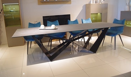 Stół z nogą metalową