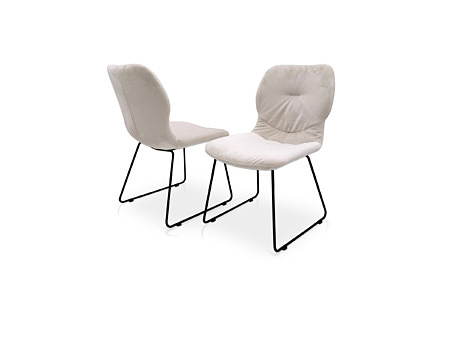 Krzesło w aksamitnej nowoczesnej tkaninie na metalowej płozie
