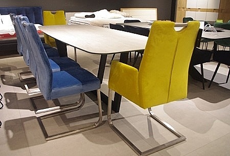 Zestaw-krzesel-niebiesko-zolte-450x305