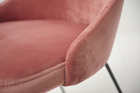 Krzesełko w różowej tkaninie na mocnych nogach metalowych od producenta mebli na zamówienie