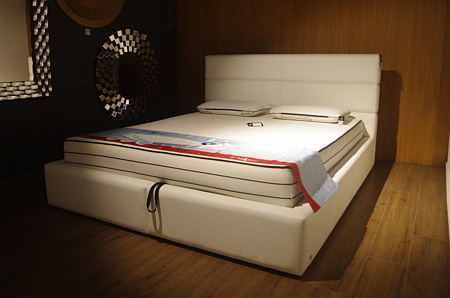 łóżko tapicerowane białe