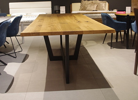 Stół z blatem z litego drewna