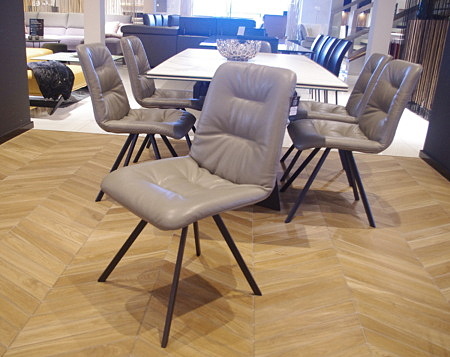 Nowoczesne krzesło pikowane - siedzisko tapicerowane skórą naturalną - eleganckie smukłe nogi