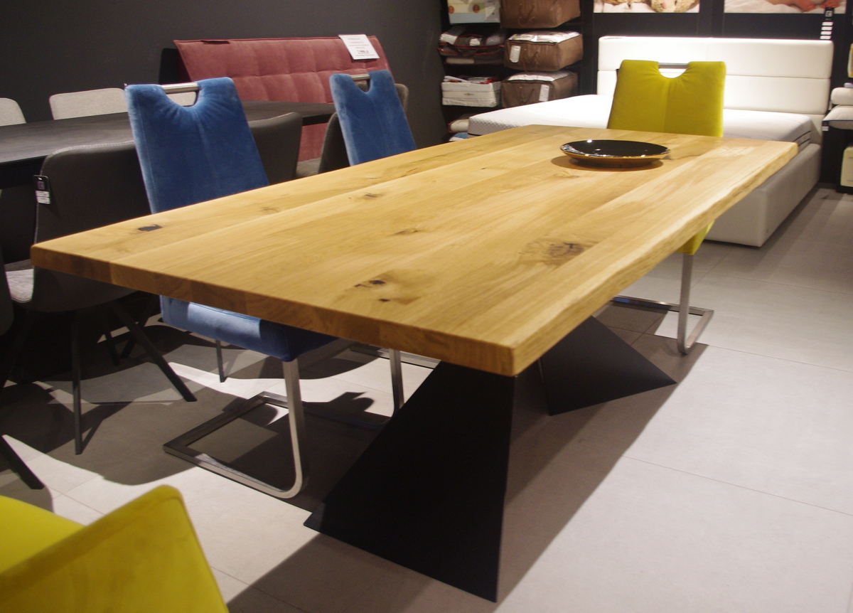 Stół z blatem drewnianym