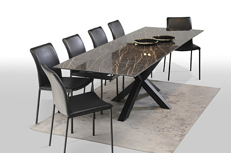 Stół z ceramicznym czarnym blatem w połysku. Rozmiar 260 x 100cm