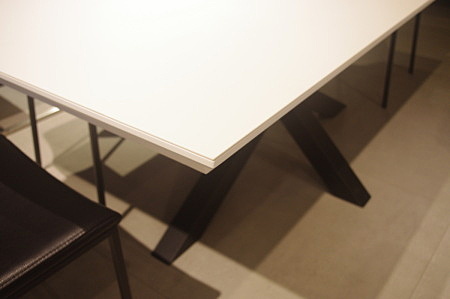 Piękny stół biały