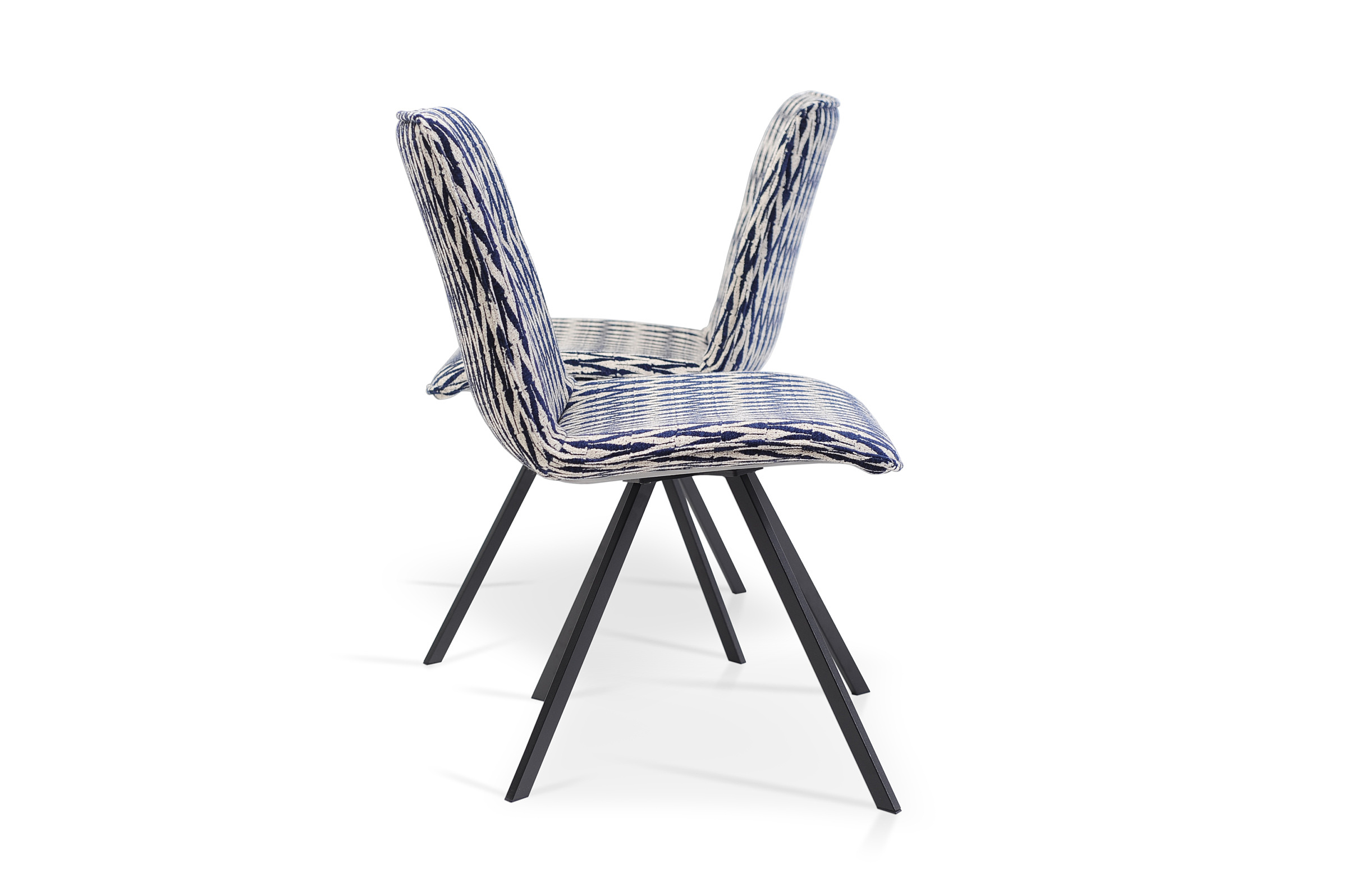 Krzesło K09 na metalowych nogach - wygodne siedziska i kubełkowy kształt