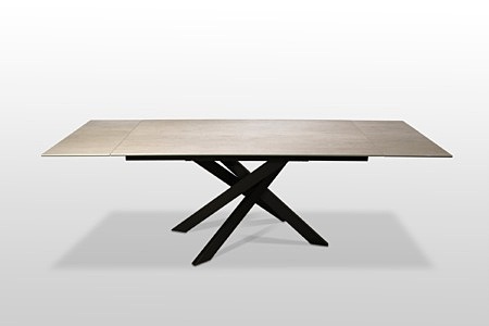 Loftowy stół do salonu, stół do jadalni na metalowej czarnej nodze z blatem ze spieku kwarcowego w szarnym kolorze