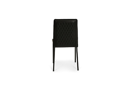 Pikowane krzesło w czarnym kolorze na czarnych nogach