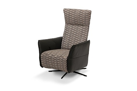 Obrotowy fotel z mozliwością rozłożenia. wykonany z tkaniny w połączeniu ze skórą naturalną
