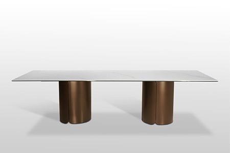 Nowoczesny stół na brązowych kolumnach z nierozkładanym blatem ze spieku kwarcowego w białym kolorze TC Meble — kopia
