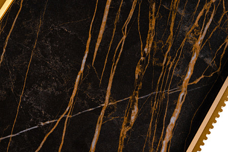 Spiek kwarcowy Laminam Noir Desire Poler - czarny z brązowymi żyłami, elegancki spiek kwarcowy na komodzie tc meble