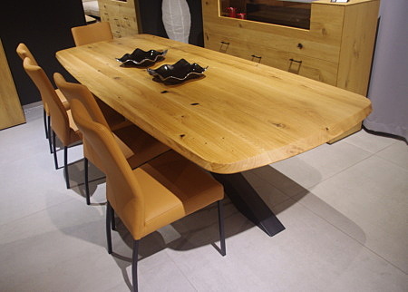 Stół dębowy z blatem drewnianym